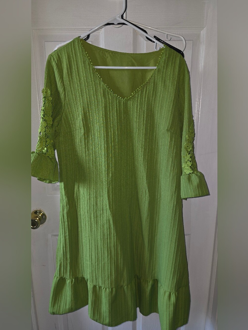 Women’s V-Neck Green Pleated Tunic with Lace Sleeves